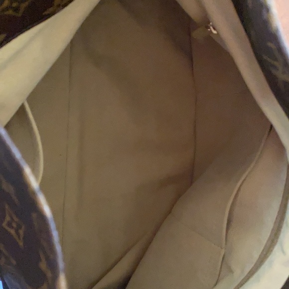 Louis Vuitton
Artsy Handbag Monogram Canvas Mm Hobo Bag - Picture 3 of 10